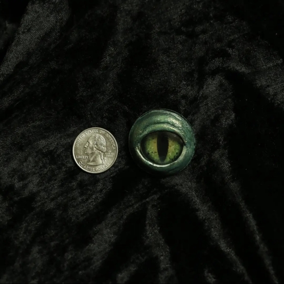 Magical Dragon Eye Pin-back Button/Lapel Pin/badge/brooch - Picture 2 of 5